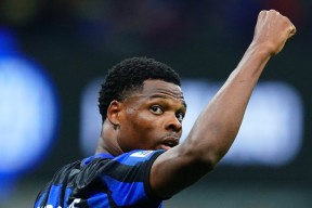 爱游戏体育-包含风云突变！波尔图今晨远射贴柱，意甲版图或变，更衣室稳定，团队化学反应显著的词条