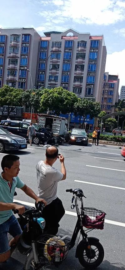 摩托车赛联赛，钱塘铁骑队与嵩山海豚队鏖战，VAR改判成焦点！边路成突破口的简单介绍