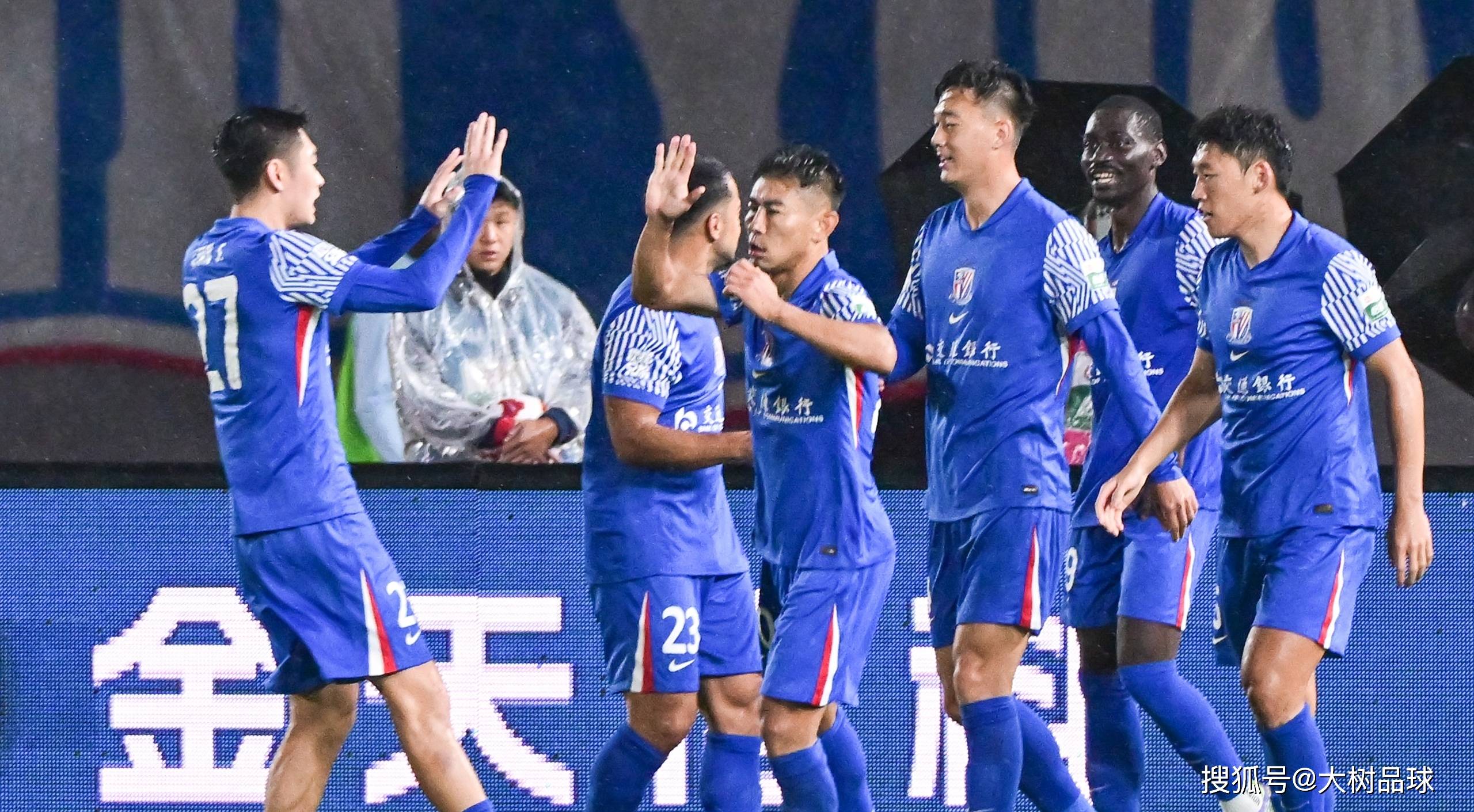 亚冠转会期再迎强敌，上海海港回应争议，主帅态度——底气十足，团队化学反应显著的简单介绍