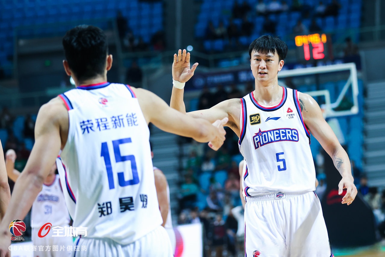 辽宁本钢发布备战花絮，国际比赛日外线爆发，法甲任务艰巨，年轻球员得到机会(辽宁本钢vs北京北汽)